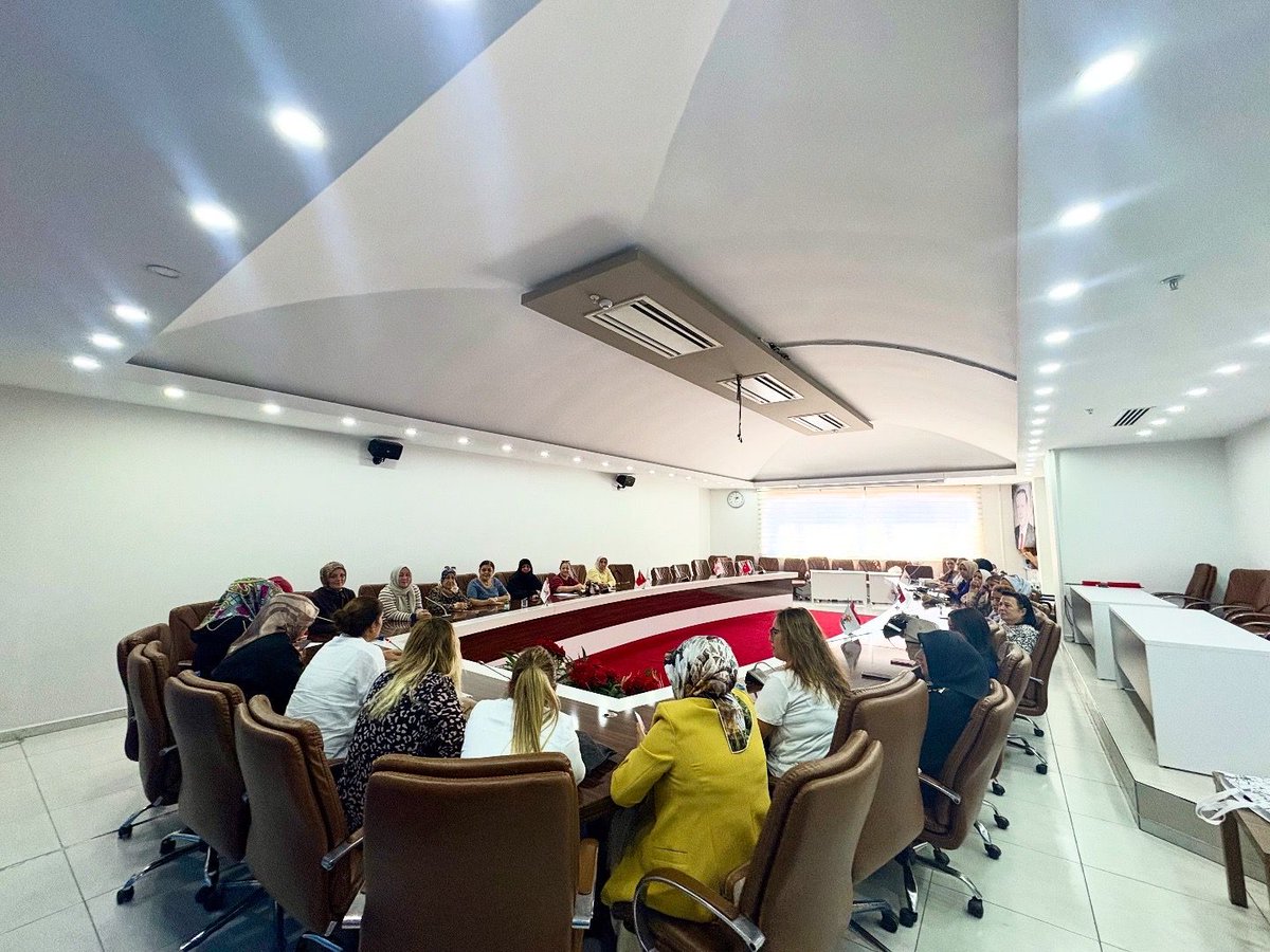 AKKadinDenizli's tweet photo. 📍AK Parti Denizli İl Başkanlığı 

İl Kadın Kolları Başkanımız Sayın @munevver_tekaslan başkanlığında, haftalık olağan İl Yönetim Kurulu toplantımız gerçekleştirildi 🗓️.

Toplantıda teşkilat çalışmalarımız değerlendirildi , yaklaşan program ve etkinlikler planlandı✅. https://t.co/M6D8X8ieC7