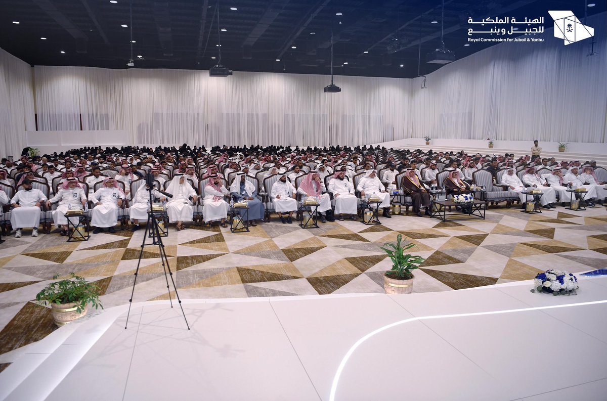 برعاية الرئيس التنفيذي لـ #الهيئة_الملكية_بينبع م. عبدالهادي الجهني ، وتشريف محافظ ينبع أ. سعد السحيمي،
أُقيمت محاضرة بعنوان: "الذكاء الاجتماعي"
قدّمها الدكتور خالد المنيف ، وذلك في مركز الملك فهد الحضاري بمدينة #ينبع_الصناعية .

#صناعة_وحياة