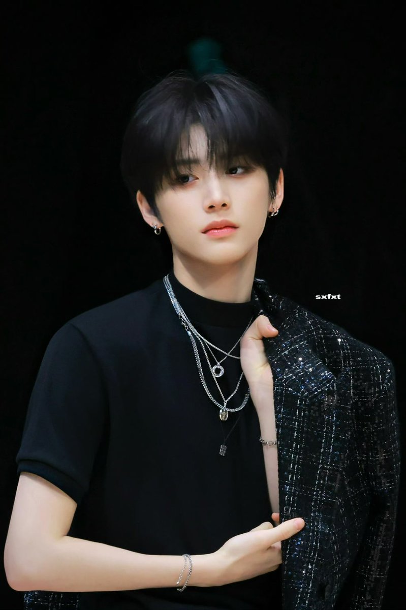 전설의 홈마님이 찍어주신 극과극의 미남 두 명