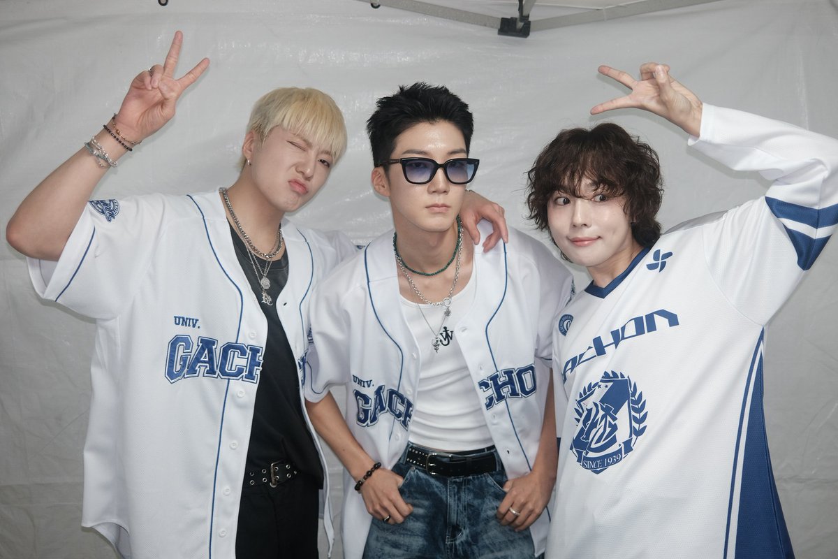 WEZANG2's tweet photo. 250909 강승윤 위버스
오랜만에 대축💙 인서들이 리드해줘서 다들 더 잘 논 듯 역싀👍🏻

#강승윤 #위너 #WINNER #YOON https://t.co/fy6Vv8YCOt