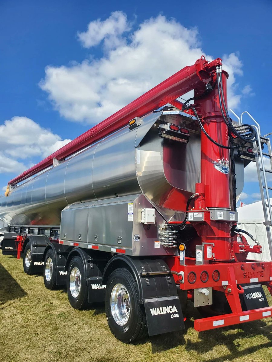 WalingaInc's tweet photo. It's SHOWTIME at Canada's @outdoorfarmshow this week in Woodstock, ON. Stop on by the #walinga booth today through Thursday. #toughtobeatinthelongrun #onelegendarytrailer #pneumaticconveying #feedtrailer https://t.co/9P9b5pSW20
