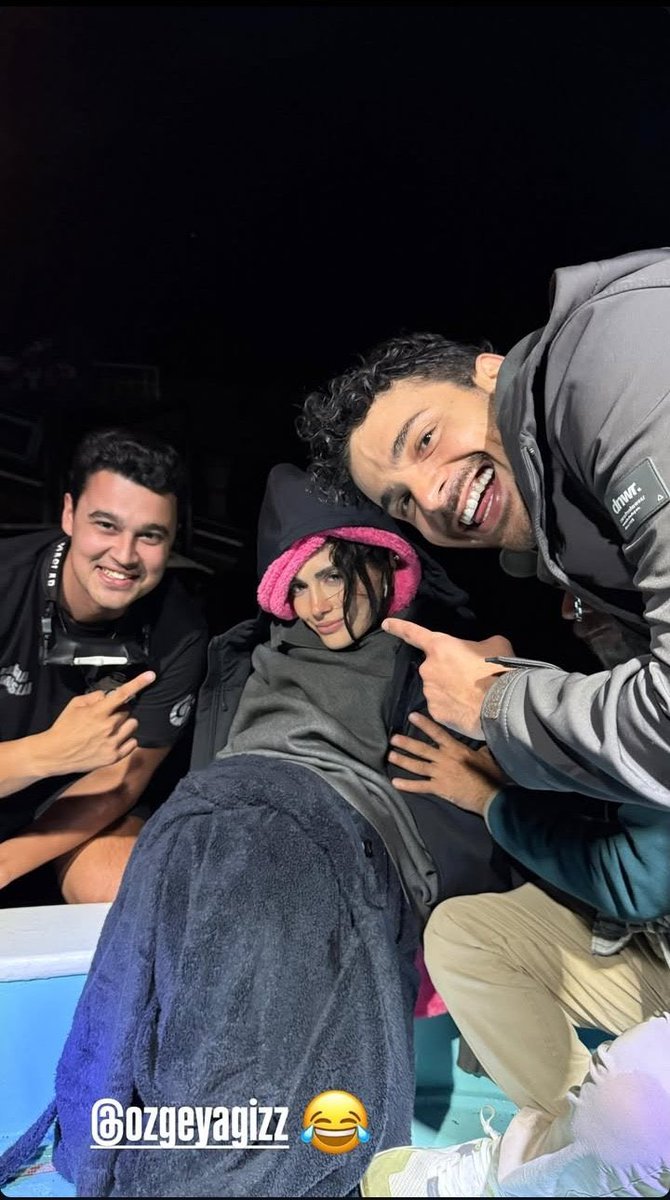 All About Özge Yağız tweet media