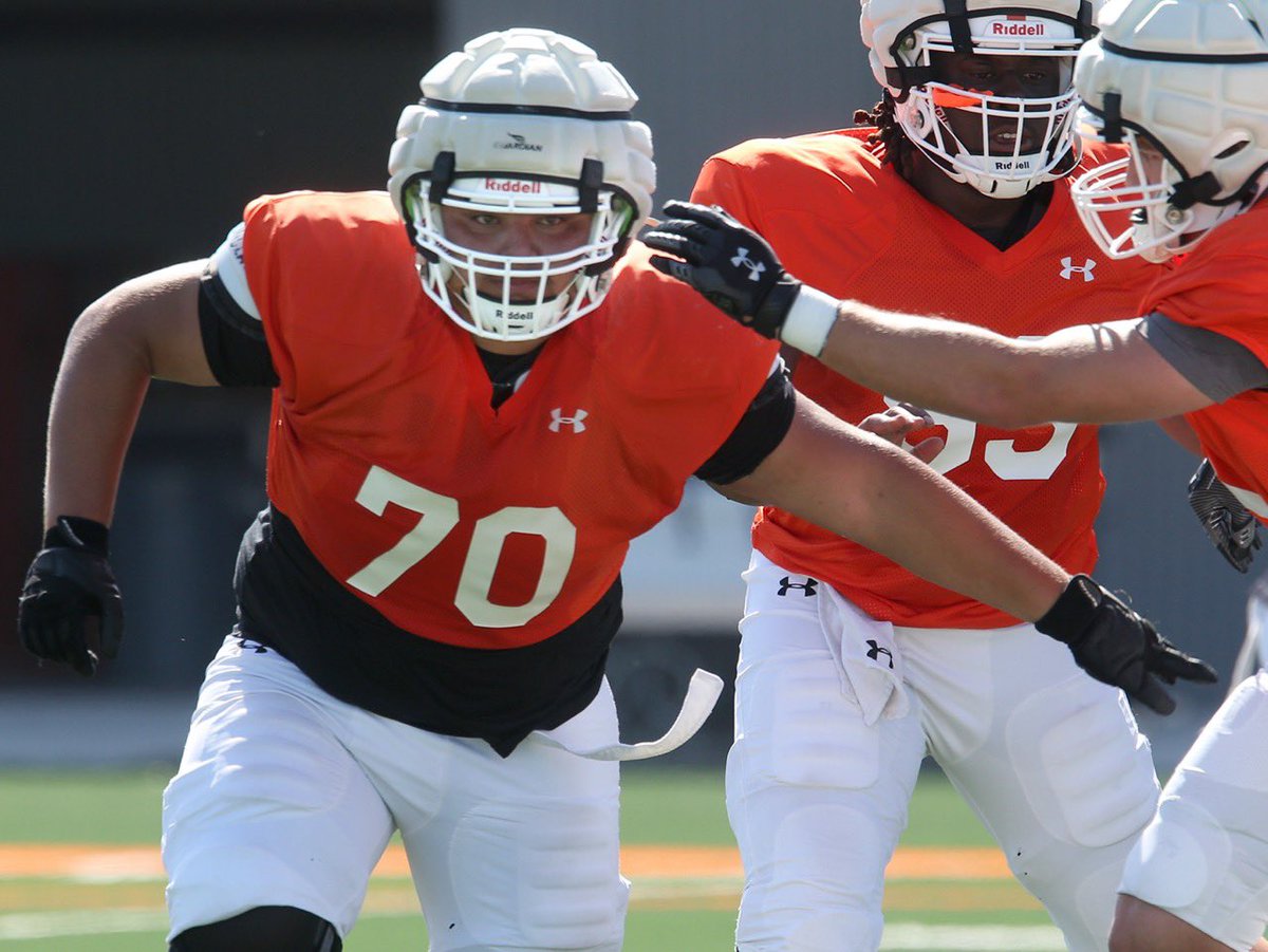 🌴DITV Player Spotlight: Frank Medina <a href="/Frank_Tank70/">Frank Medina</a> 
Position: Offensive Lineman | #70
Height/Weight: 5’11” | 318 lbs
Class: Redshirt Sophomore
Hometown: San Benito, TX
High School: San Benito HS <a href="/SanBenito_FB/">San Benito Football</a> <a href="/PGreyhoundsBaby/">Puro Greyhounds Baby💜🏈💛</a> 

Every team has underdogs — but not every underdog