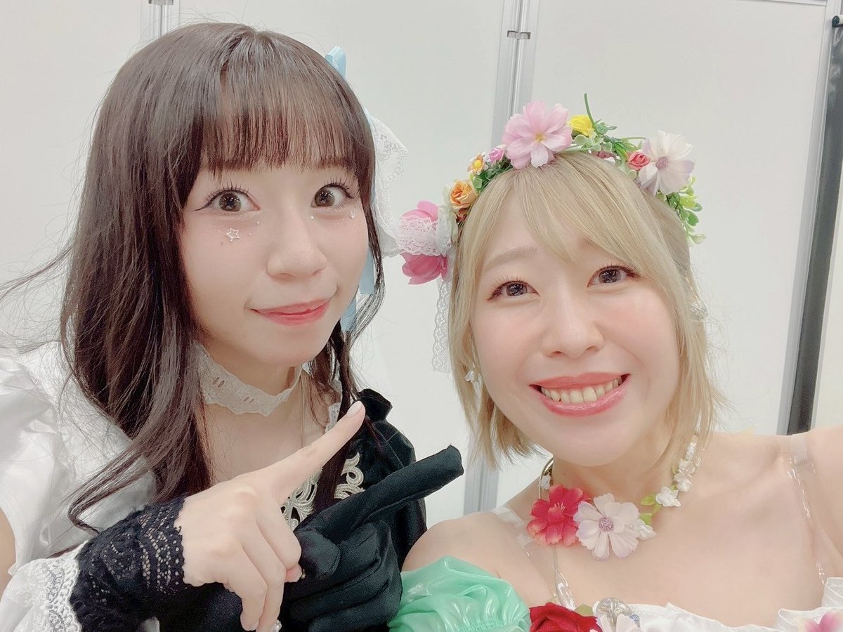 私の写真を撮ってくれた
みな、みのりちゃん、じゅりさん。

「撮るよ！」って声かけて下さって
本当にありがとう...🙇‍♀️✨

#デレステ10thツアー千秋楽
#デレステ10thツアー千秋楽_day1