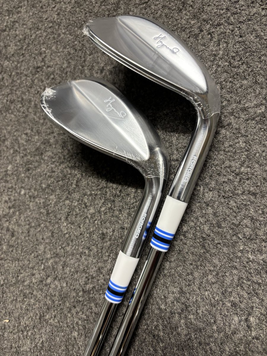 On the bench, 2 new ⁦<a href="/Haywoodgolf/">haywoodgolf</a>⁩ 50deg &amp; 56deg wedges with whopping 1.5” added length &amp; motorsports ferrules 😍⛳️ #golf #custom #NSgolftech