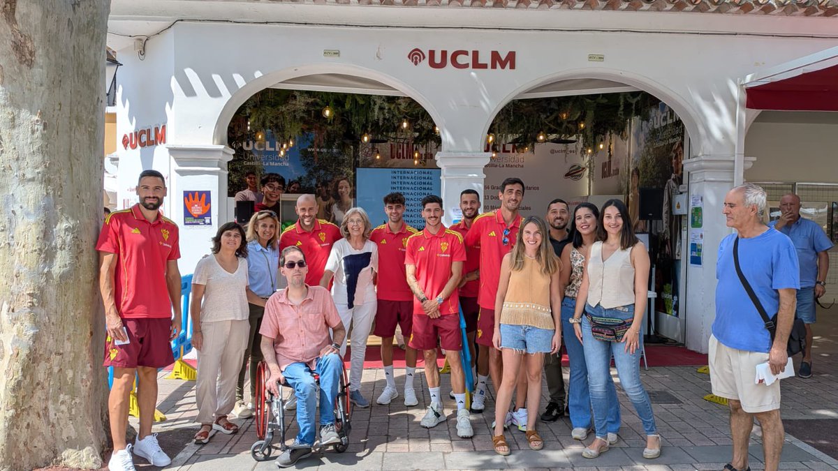 Hoy hemos estado <a href="/Enfermeria_Ab/">Enfermería AB UCLM</a> participando en la actividad de la Feria de Albacete <a href="/uclm_es/">Universidad de Castilla-La Mancha</a> haciendo divulgación en salud de nuestras investigaciones. El <a href="/AlbaceteBPSAD/">Albacete Balompié 🤍</a> también estuvo con nosotr@s