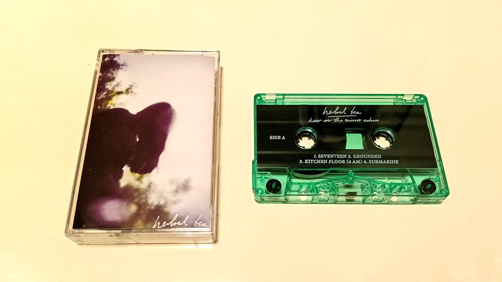 久々に春の雨 cafe &amp; records <a href="/HarunoameRecord/">春の雨 cafe & records</a> さんへ。お目当てだったherbal tea <a href="/herbaltea_hel/">herbal tea</a> のデビューアルバム「Hear as the Mirror Echoes」カセットテープをGET。店内で美味しいコーヒーも頂いて、素敵な午後を過ごせました。