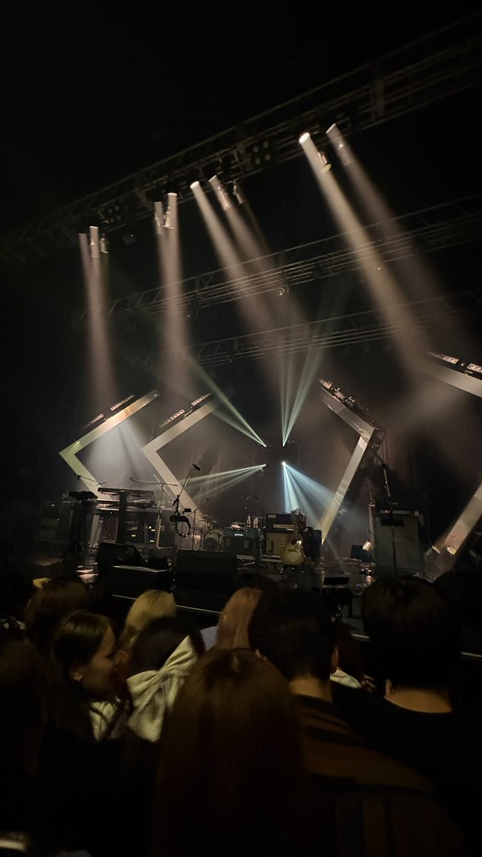 ___an02's tweet photo. 1日目は5列目くらいまで行けて、初めてこんなに前行けて近くで見れてほんまによかつた‼️
押しつぶされながらめっちゃ歌えたし手拍子出来たし最高やった✊🏻✊🏻
セトリもほんまに神
ありがとうマカロニえんぴつ！！！！ https://t.co/DNFpuqhmcW