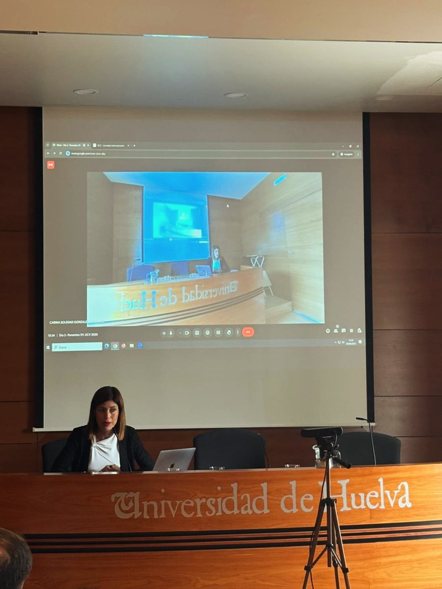 cibermarikiya's tweet image. #Abrohilo Volviendo de otra edición de las Jornadas Internacionales de Campus Virtuales. Feliz. He moderado mesa sobre TICs en educación y compartido ponencia sobre brecha de género en emprendimiento digital entre el alumnado universitario español que trabajamos en #proyectomaedu