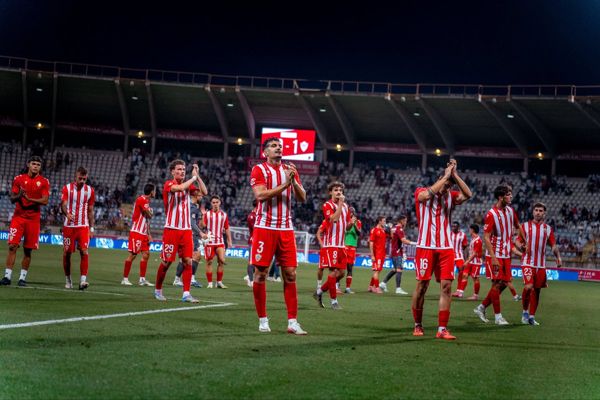 indaloUDA_'s tweet image. Las cosas no están saliendo pero este equipo es otro.

Este equipo me representa, se ven las ganas de hacerlo bien y el esfuerzo que están poniendo. 

Sigue habiendo jugadores que sobran, pero eso ya es cosa de que Rubi lo vea y aprenda de los errores. 

Se gana perdiendo.