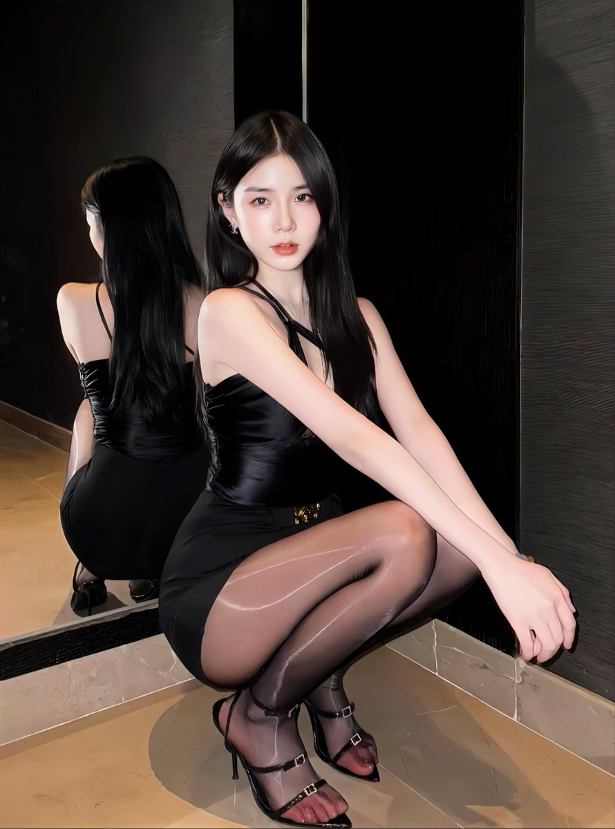Michell02385894's tweet photo. 模特妹妹身高168cm，脚码38码，��春活力的小美女，古灵精怪的样子很可爱，脚丫也非常性感！ https://t.co/6U157ReEds