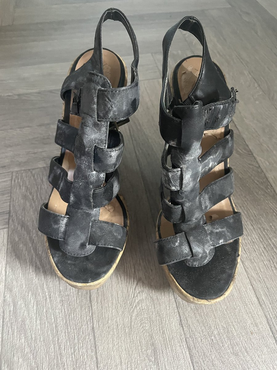 wanderingstrip's tweet photo. Going through my boxes of shoes and it’s safe to say these wedges have had it! Any foot/shoe fetish people interested in buying them? (UK based) #oldshoes #wornshoes #shoefetish #footfetish https://t.co/7Bv5oXKJMF
