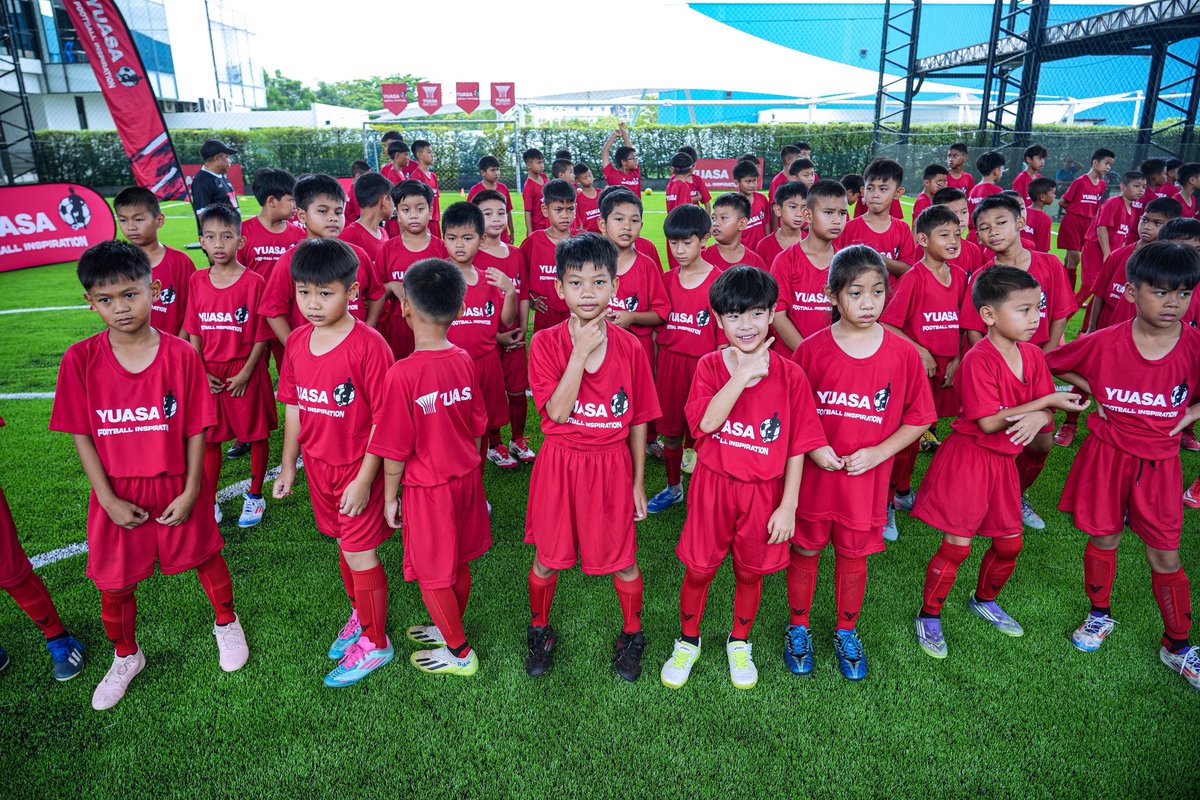katano4_jp's tweet photo. 【Yuasa Football Inspiration】に指導者として参加させて頂きました。子ども達の笑顔と真剣にプレーする姿を見て日本の企業が海外でこうした活動を継続されている事は本当に素晴らしい事だと感じました。KANもメチャクチャ楽しんでいて素晴らしい経験になりました。
@GSYUASAofficial #YuasaBattery https://t.co/wHB36o5Pip