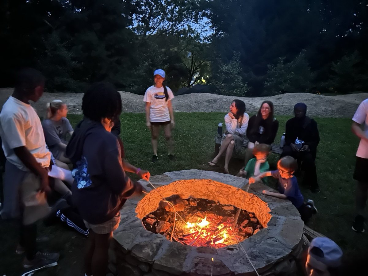 UNCSCILL's tweet image. It was a blast hanging out with the students in our civil discourse residential program at this year’s Civ-Comm Tech-Free Retreat! The weekend was filled with meaningful conversations and genuine friendships as we set aside our phones to truly engage with one another. And our…