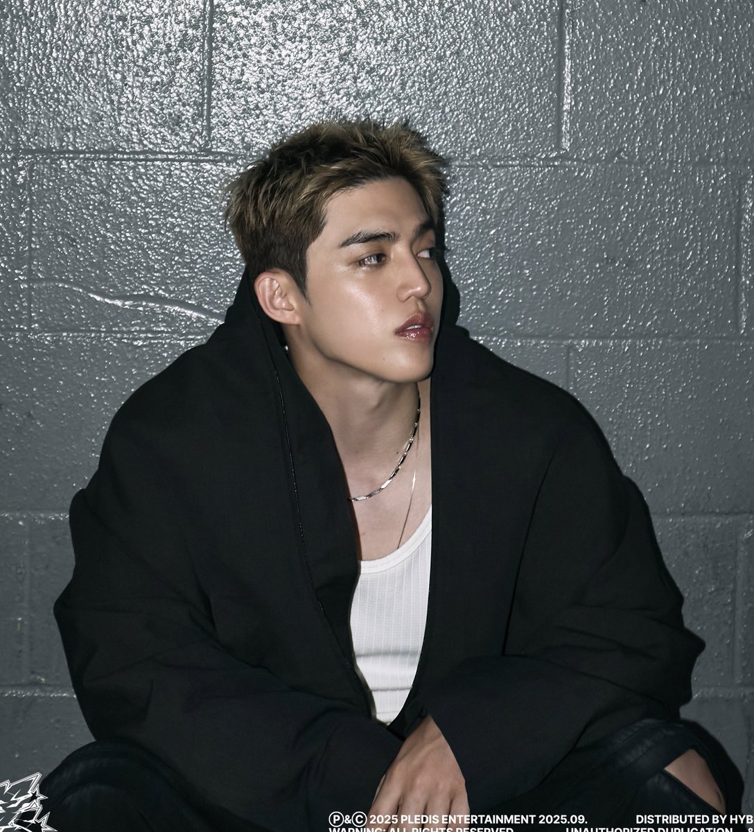 zwtbitter's tweet photo. Hot guys with Pretty guys https://t.co/egmse4wopd