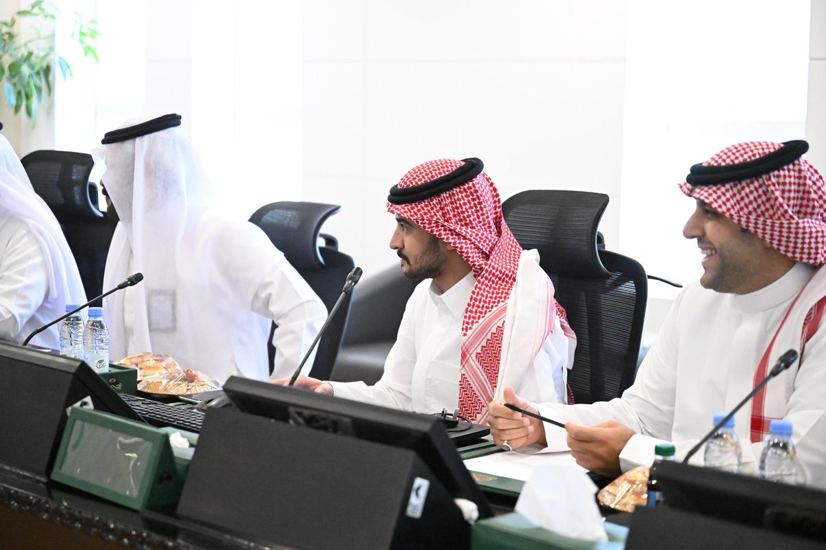 NBM_GOV's tweet photo. استقبل أمين منطقة الحدود الشمالية المهندس هشام العوفي صباح اليوم سعادة مستشار معالي وزير البلديات والإسكان الدكتور يحيى الحقيل، حيث تم خلال اللقاء مناقشة خطة عمل غرفة معالجة التشوه البصري، وذلك في إطار السعي لتحقيق مستهدفات الخطة الوطنية لتحسين المشهد الحضري . https://t.co/6oMYoG6weq