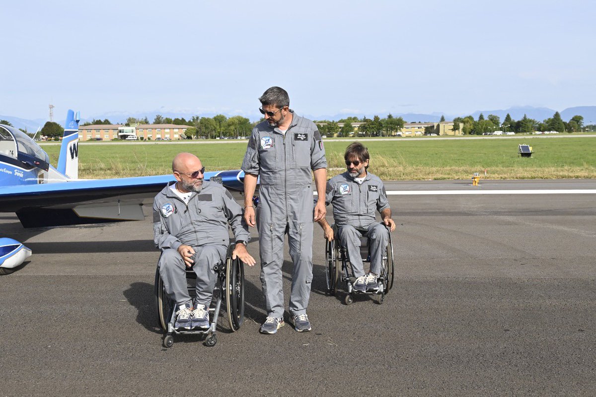 weflyteam's tweet photo. Un po’ di #backstage a #freccetricolori65
.
#weflyteam #osavolare #daretofly #WeAreUnstoppable
#piloti #disabili #pilot #disabled #handicap
.
#coloplast
#trasportipesanti
#aviokimpex
#triride
#lumson
.
#Aopaitalia
#AeroclubdItalia
#AeronauticaMilitare
#Clubaviazionepopolare https://t.co/2h5PavDizi