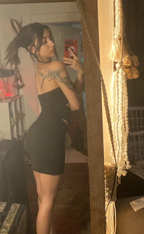 SilkyArchive's tweet photo. Dm me for content 💕 #findom #nsfw #paypig #finsub #findomme #walletworship #OF https://t.co/nUv6YeFYlr https://t.co/uB1Fteb9PF