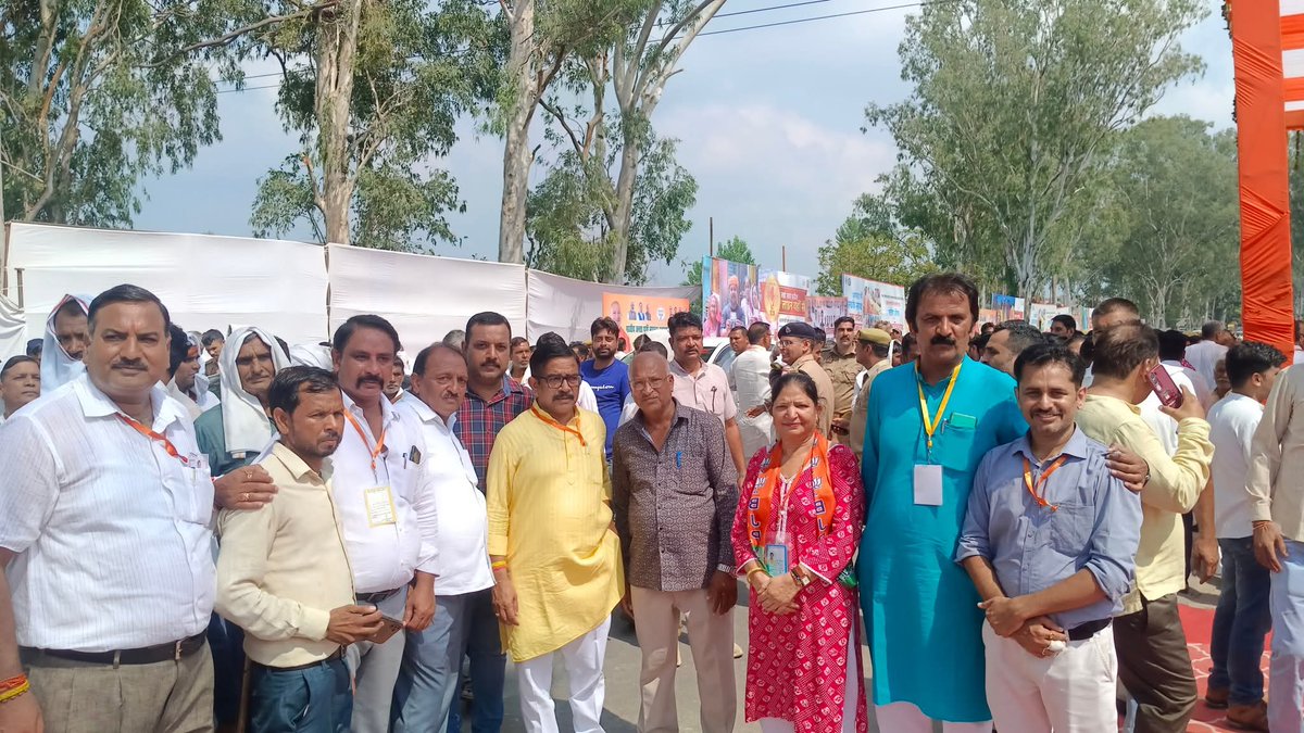 nitin_pumps's tweet photo. उत्तर प्रदेश के यशस्वी मुख्यमंत्री श्री #MYogiAdityanath जी द्वारा माँ शाकुम्भरी देवी की पावन धरा सहारनपुर से पंजाब, हिमाचल प्रदेश एवं उत्तराखण्ड राज्य के #बाढ़_पीड़ितों_हेतु_राहत_सामग्री के वाहनों को हरी झंडी दिखाकर रवाना किया। https://t.co/NrRDhNWtsM