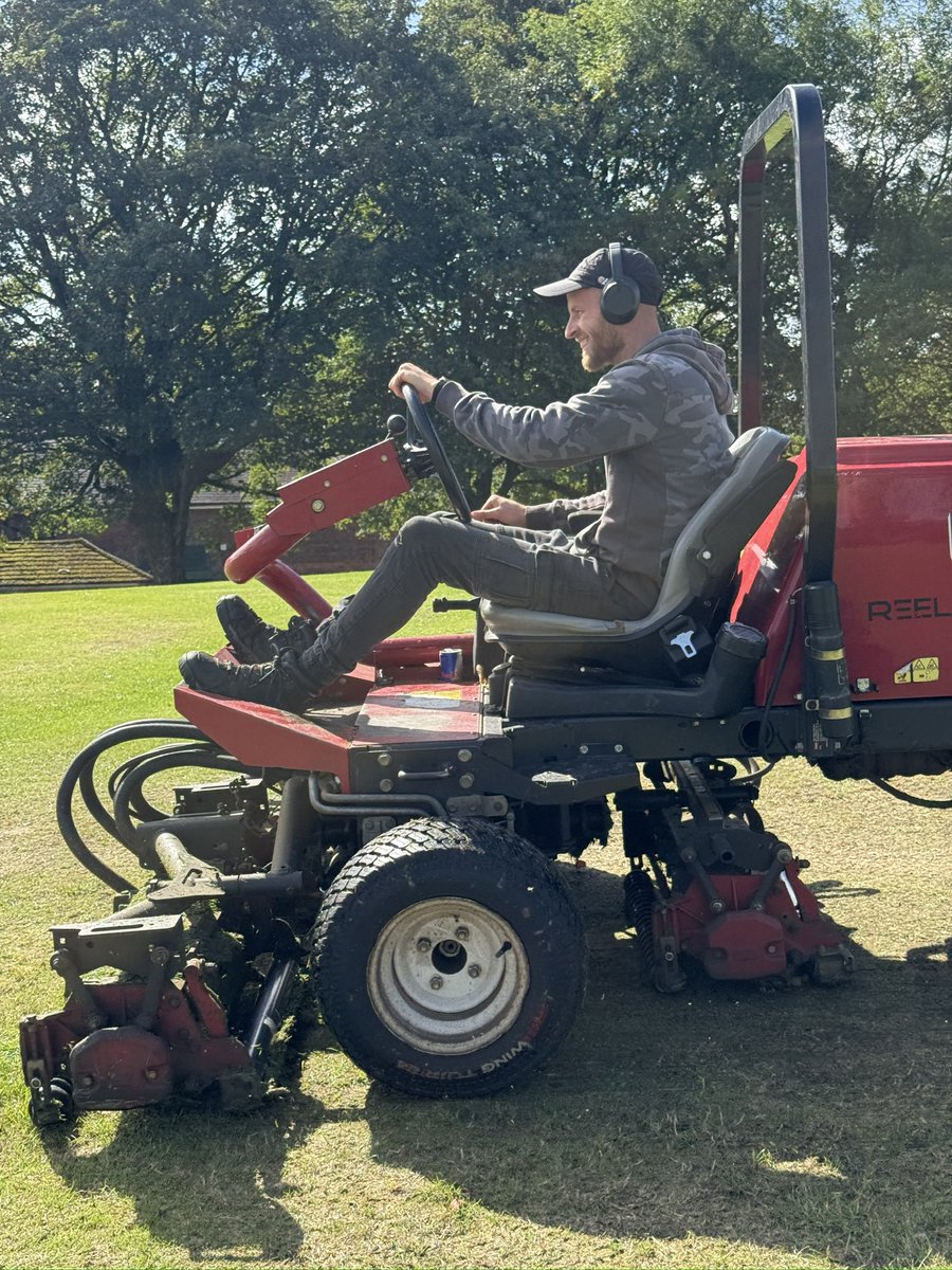 MarlandGolf's tweet photo. 🌱 Today is Thank a Greenkeeper Day! ⛳️

A huge shoutout to our amazing dream team in the sheds who work tirelessly, rain or shine, to keep the course in top condition all year round. 👏🌦️

We couldn’t do it without you — thank you! 💚
#golf #greenkeeper #thankagreenkeeper https://t.co/f1tI1Mltep