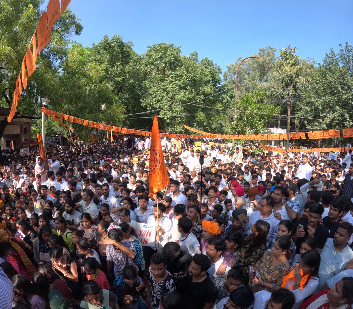guptaayush460's tweet photo. डीयू की धरती डोल रही है,
एबीवीपी बोल रही है।
#ABVP4DUSU https://t.co/FrLbpRzwbn