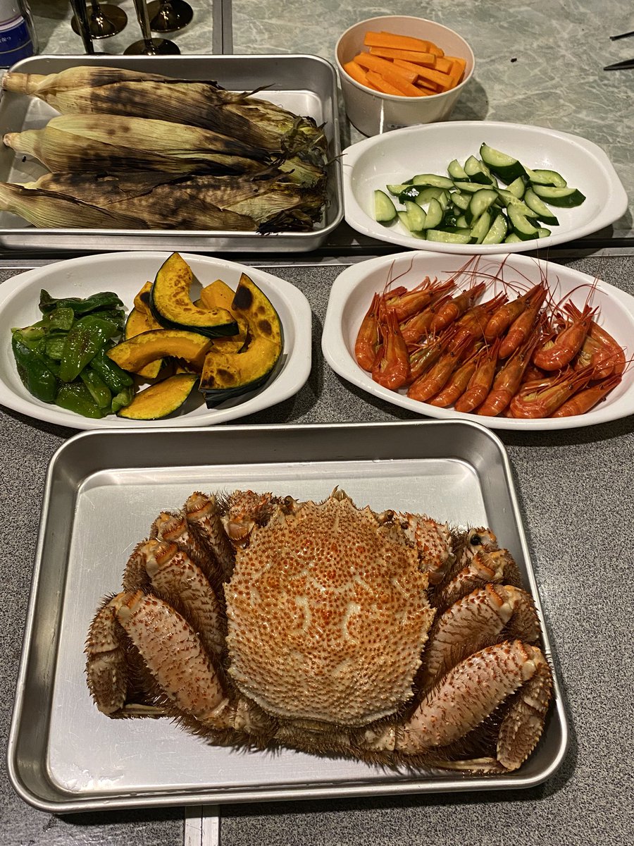 キャンプ中は毎晩、ホタテ、ホッキ貝、ホッカイシマエビ、カニ、ジンギスカンなどを食べています！😆✨

ホタテやホッキ貝の焼き方も日増しに上手くなってきましたw

#礼文島 
#北海道
#キャンプ飯