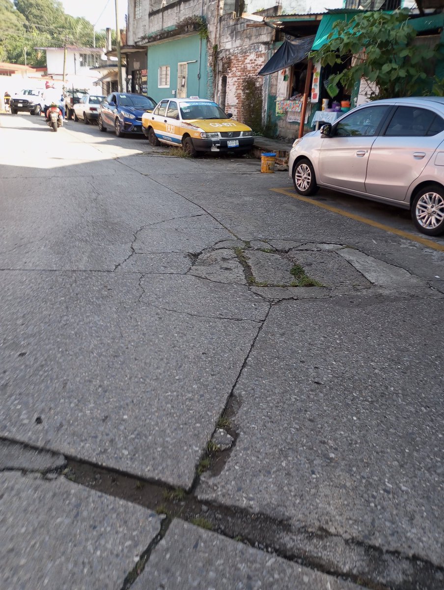 atshtare's tweet photo. @SP_Veracruz @ssptransitover En Fortín no han hecho caso de los autos maceta que se encuentran en Santa Leticia en la calle San Lázaro entre santa elena y la secundaria Xicoténcatl, llevan meses estacionados y a cada rato los estamos reportando a la delegación y jamas acuden. https://t.co/1naAVlGCfi