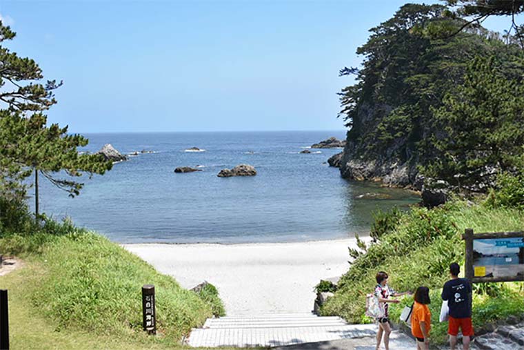 東京あたりにお住まいなら式根島がおすすめですよ。
伊豆諸島にある魚型の小さな島です。
海と温泉以外ことさらありませんが昭和感のある雰囲気が素敵な場所ですよ。
美味しいお魚を食べたり、電動チャリで…
(残り148文字|画像:4)
#mond_skftpf2021
https://t.co/WZtoQyH6Qh