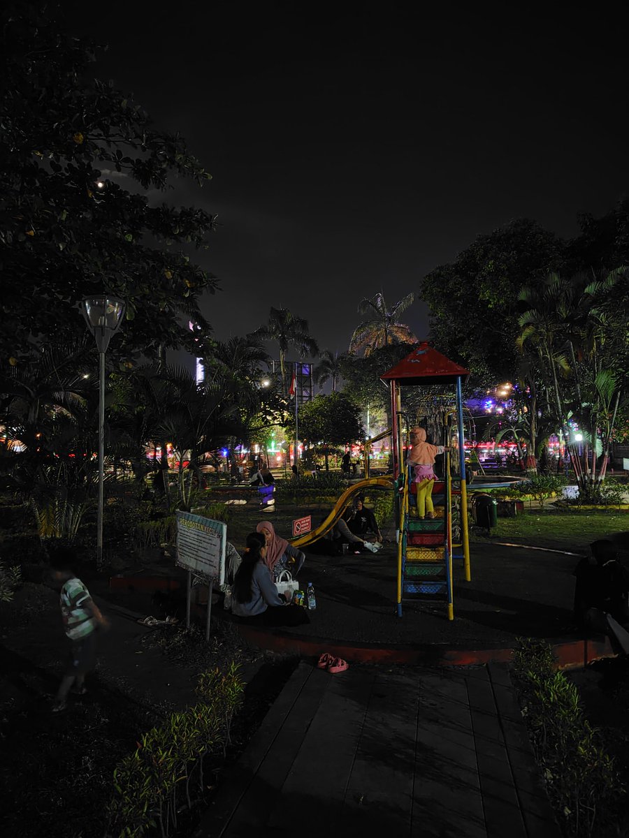 nonambex's tweet photo. @jeparakabgoid setidaknya kalau hari2 biasa sampai jam 9 malam di matikan iki belum jam 9 wes peteng...  ? Cc @ILoveJepara @jeparakabgoid @JeparaHariIni @JeffBezos @jepatel https://t.co/z4xZiCMvpY