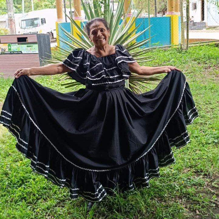 INSSNicaraguaOF's tweet photo. 🧵👗 Adultos mayores de PELSCAM INSS Matagalpa participan en el curso de costura creativa, elaborando hermosos trajes de huipil que reflejan identidad, tradición y creatividad 👵🧓✨#INSS #Nicaragua #PELSCAM #AdultosMayores #Matagalpa #CosturaCreativa #Huipil #VejezActiva https://t.co/tlUXHGyB7l