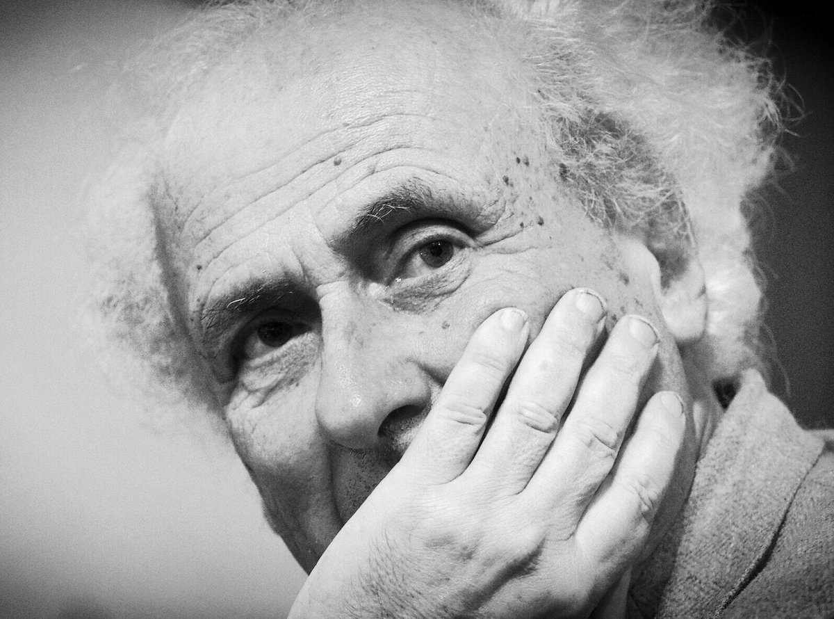 Tanto mondo, tante generazioni diverse hanno passato tempo, emozioni, sorrisi con lui. 
Con la bellezza e la grazia travolgenti delle sue invenzioni civili. Indimenticabili. 
Ciao Stefano e grazie. #StefanoBenni