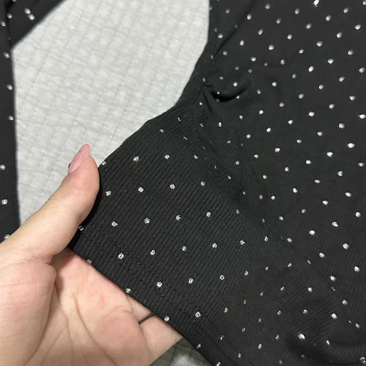 pearchanokk's tweet photo. ปาดไหล่ดำ ใส่ครั้งเดียว ทรงสวยมาก
S M อก 24-36 

🎀 70฿

💌ค่าส่ง 40
#ส่งต่อเสื้อผ้า #ส่งต่อเสื้อผ้ามือสอง #เสื้อผ้ามือสอง #ส่งต่อกระเป๋า #ส่งต่อvghbkk #ส่งต่อstylist  #ส่งต่อallur #ส่งต่อduexstudio #ส่งต่อbeming #ส่งต่อcintage #ส่งต่อgentlewoman https://t.co/aJYYgnlHgM