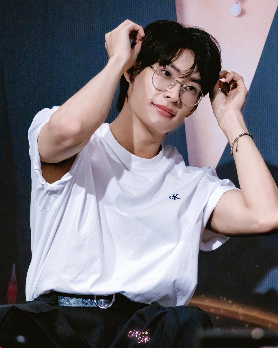 mycircustty's tweet photo. Hi Puppy 🐶
#Chapter25thTutorKrp
#TutorKrp https://t.co/bGFbBm8kaN