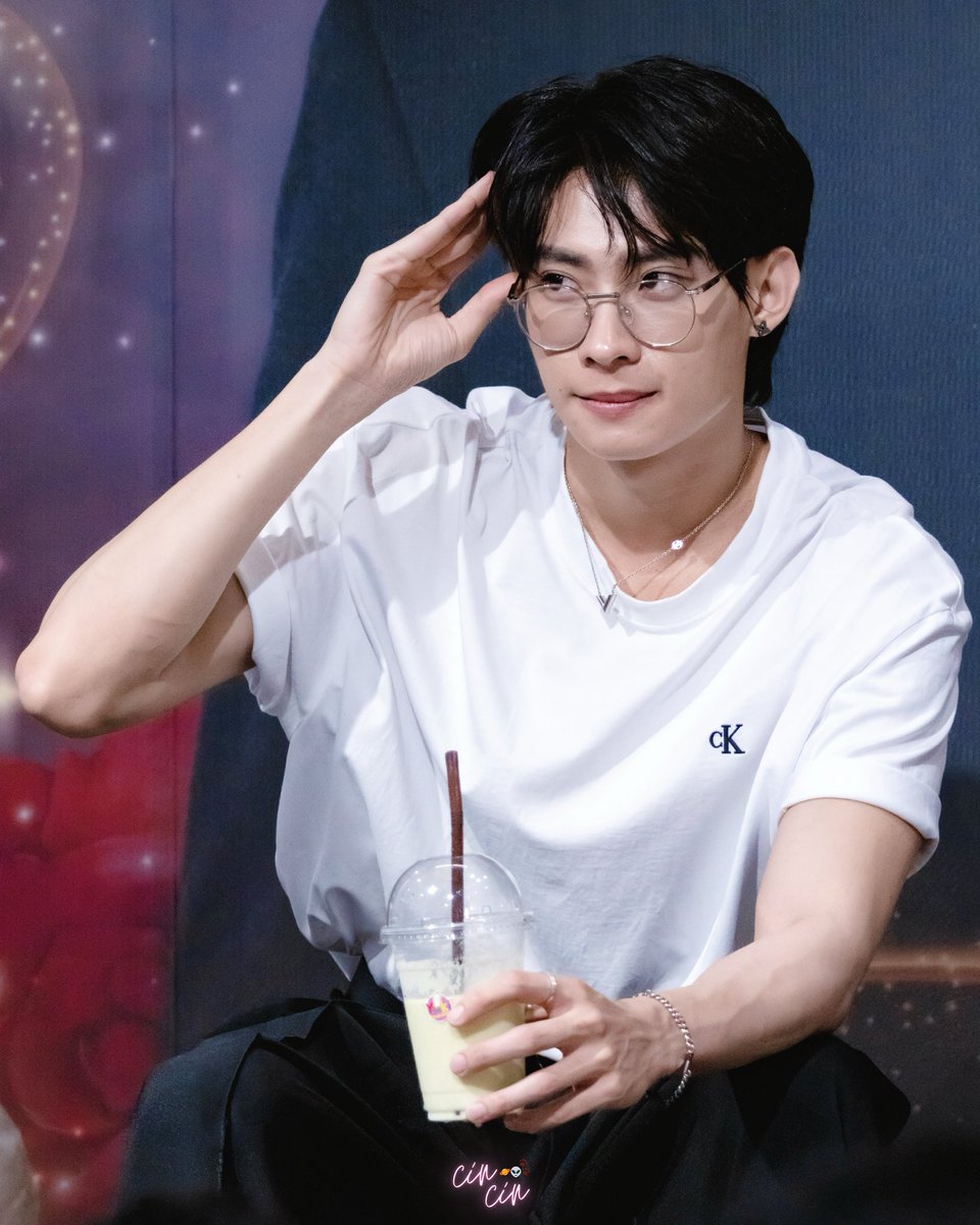 mycircustty's tweet photo. Hi Puppy 🐶
#Chapter25thTutorKrp
#TutorKrp https://t.co/bGFbBm8kaN