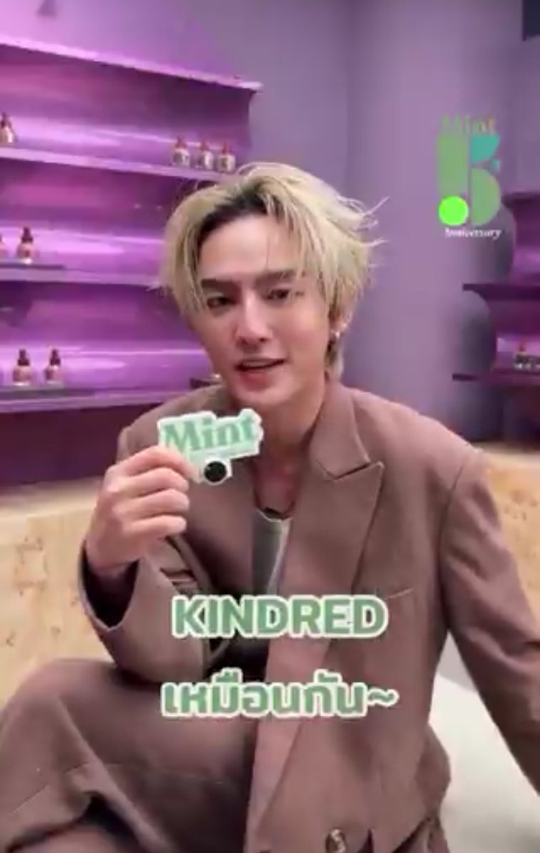 ตอนน้องภูไปงานเปิดตัวน่ำหอมก็เลือกกลิ่น kindred ให้พี่ฮาร์ทบอกว่าถ้าพี่ฮาร์ทอยู่ก็คงเลือกกลิ่นนี้เหมือนกัน สรุปว่าน้องฮาร์ทเลือกกลิ่นนี้จริงๆด้วย🤩

PAÑPURI X HEART JINWOOK
#PANPURIxBUS 
#HEARTchuthiwat