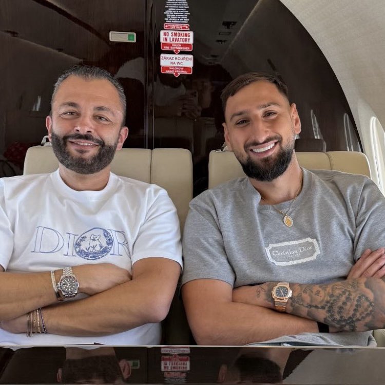 Gianluigi Donnarumma
 is on his way to Manchester. ✈️🏴󠁧󠁢󠁥󠁮󠁧󠁿

#ManCity