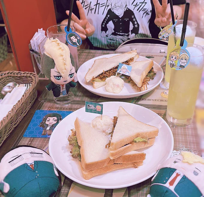 先日もなちゃんとコラボ行って来ました〜その後はファミレスでウン年ぶりに思い出の味を食べながら沢山お喋りして英気を養って来ました!ヤンぬい同士で撮影もできて嬉しい もなちゃん、ありがとうございました