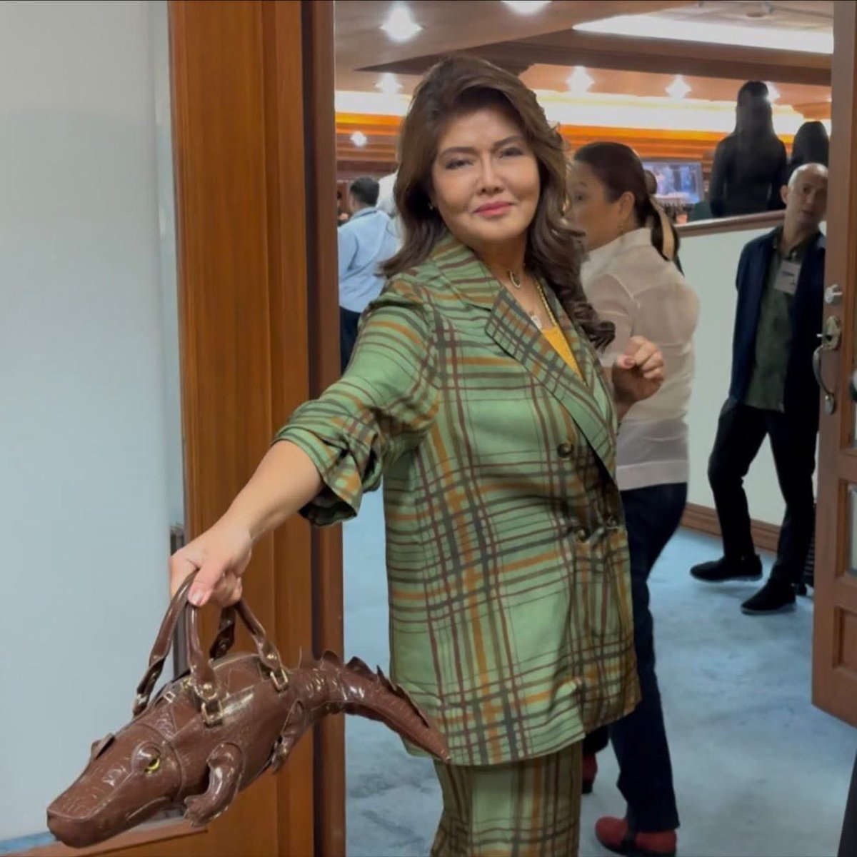 pads_nosi's tweet photo. sa daming nangyayari sa Pilipinas, di natin nabalitaan na nanganak na pala si Imee Marcos. https://t.co/7kWmWLBnyZ