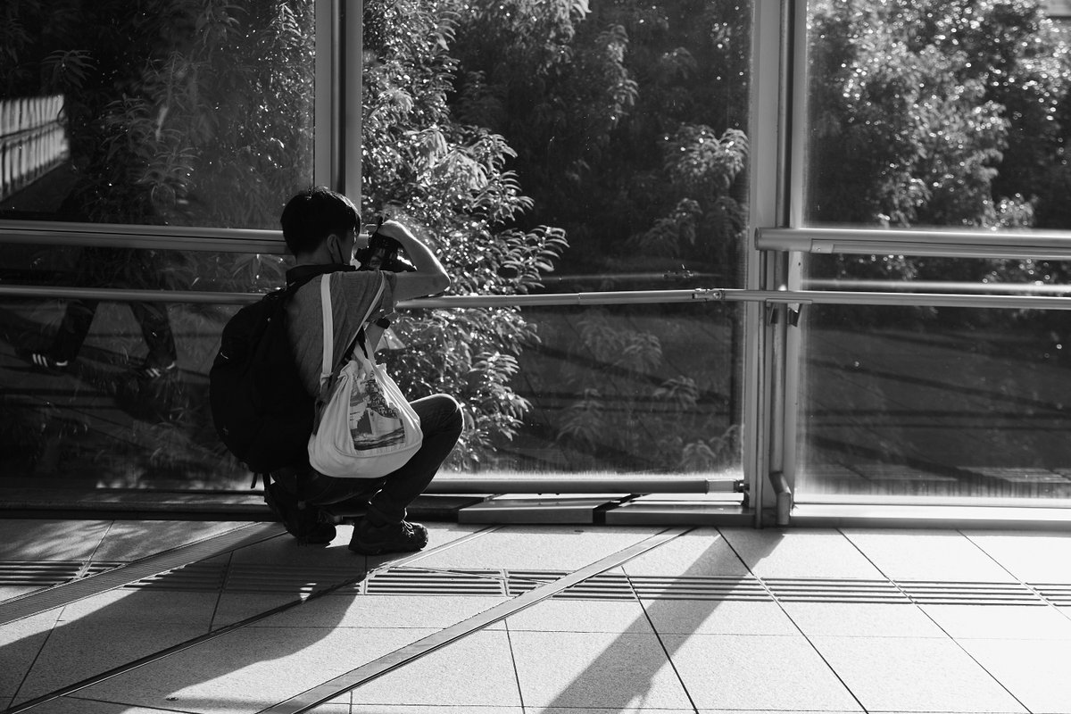 zauber2011's tweet photo. Framing the Light
#StreetPhotography #Monochrome #FramingTheLight #ShadowAndLight #UrbanSilence #MomentInTime #PhotographersLif #毎スナ #モノクローム散歩 https://t.co/MldpGYI1eM