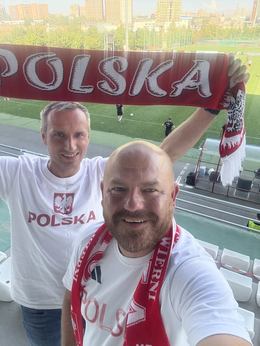 Sekcjabiegowa's tweet photo. Mecz #9 sezonu⚽️ 2025/26
Tym razem w Erywaniu na meczu eliminacji @UEFA U21 pomiędzy Armenią🇦🇲 a🇵🇱Polską. Po 1 połowie prowadzimy 2:0 po bramkach Oskara Pietuszewskiego i Miłosza Matysika💪
#laczynaspilka #ARMPOL #erywan https://t.co/W1jeEe7L5I