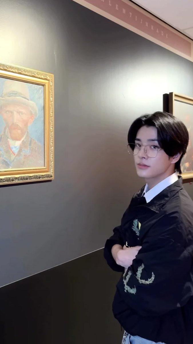 simjxk's tweet image. no boyfriend has ever boyfriended the way jake boyfriends