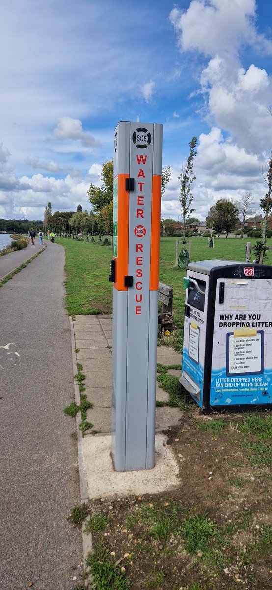These are the new rescue points placed at regular intervals along the river.  Ring 999 and ask for the Coastguard.  Read out the What3words name (on the pillar) and they will tell you the release code.  Other services will automatically be alerted.
