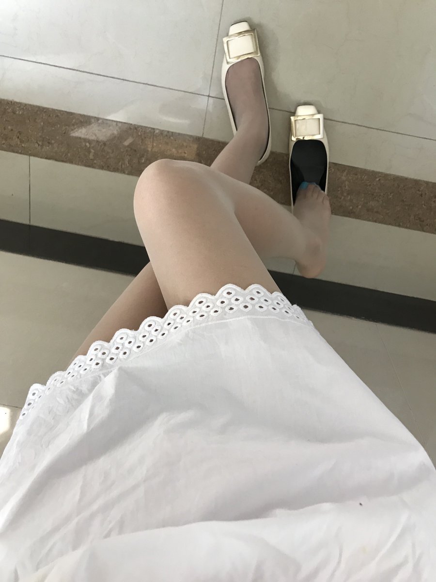 白液体滋到我的鞋子里让我踩上一天……

#丝袜 #原味 #足 https://t.co/3wIVQM3PiL