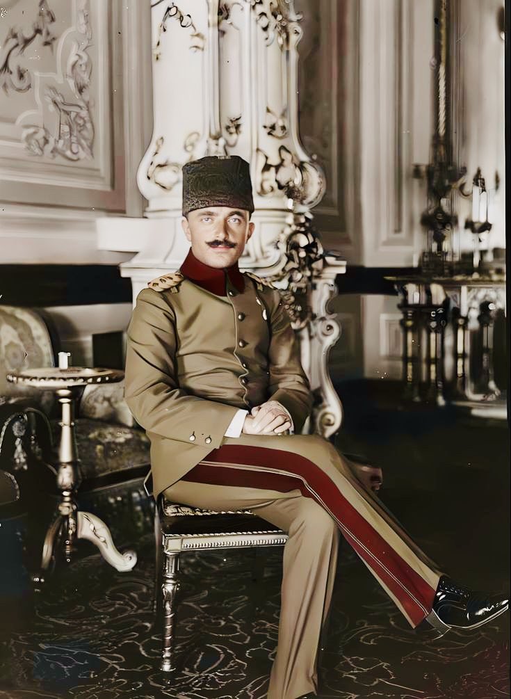 Ne yapayım, bir defa vatanı her şeyden, herkesten daha fazla sevdim.

Enver Paşa