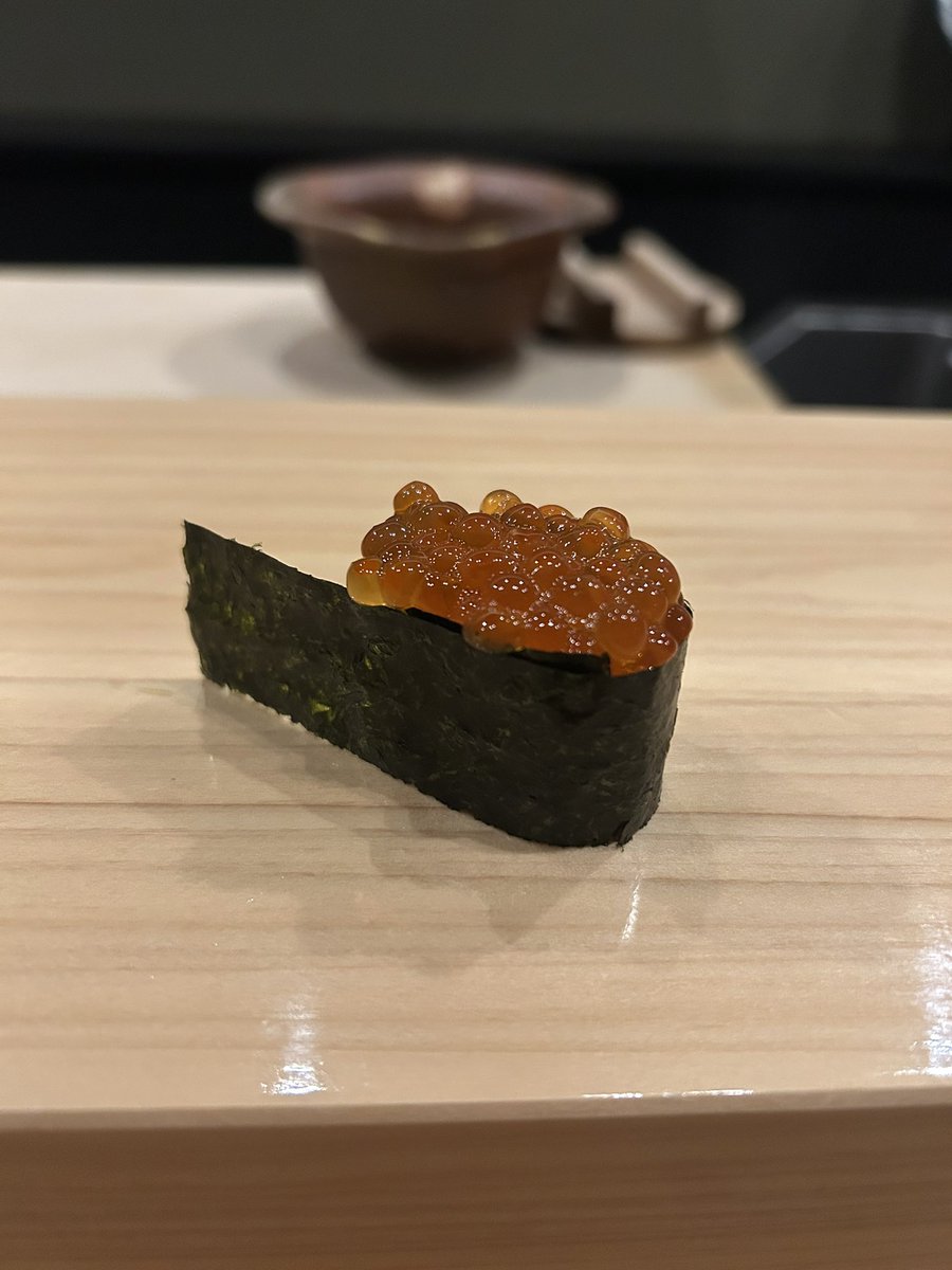 hebi_shacho's tweet photo. 久しぶりのさくまあきら先生聖地巡り🍣

桃鉄新作の話をずっとしてたら
大将から「桃鉄好きなんですか？」と声をかけていただきました🤣🍑🚃 https://t.co/I9E28tFgA6