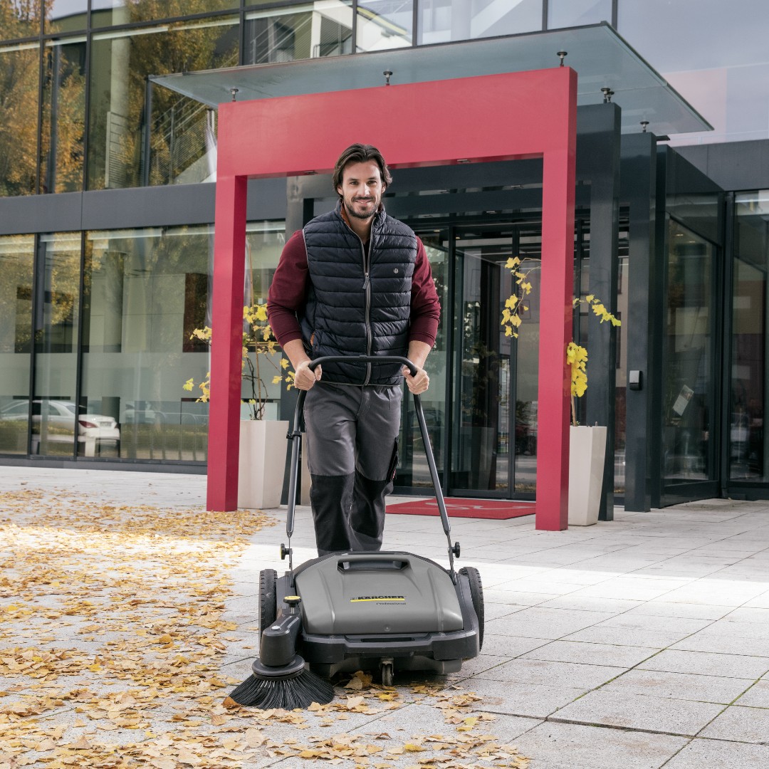 Struggling with constant sweeping? 🧹 The Kärcher KM 70/20 sweeper makes cleaning large spaces effortless. Capture dust, dirt, and debris up to 6x faster than a broom, saving your back and valuable time. Available now for a special promo price of $816.99!

kaercher.com/us/commercial/…