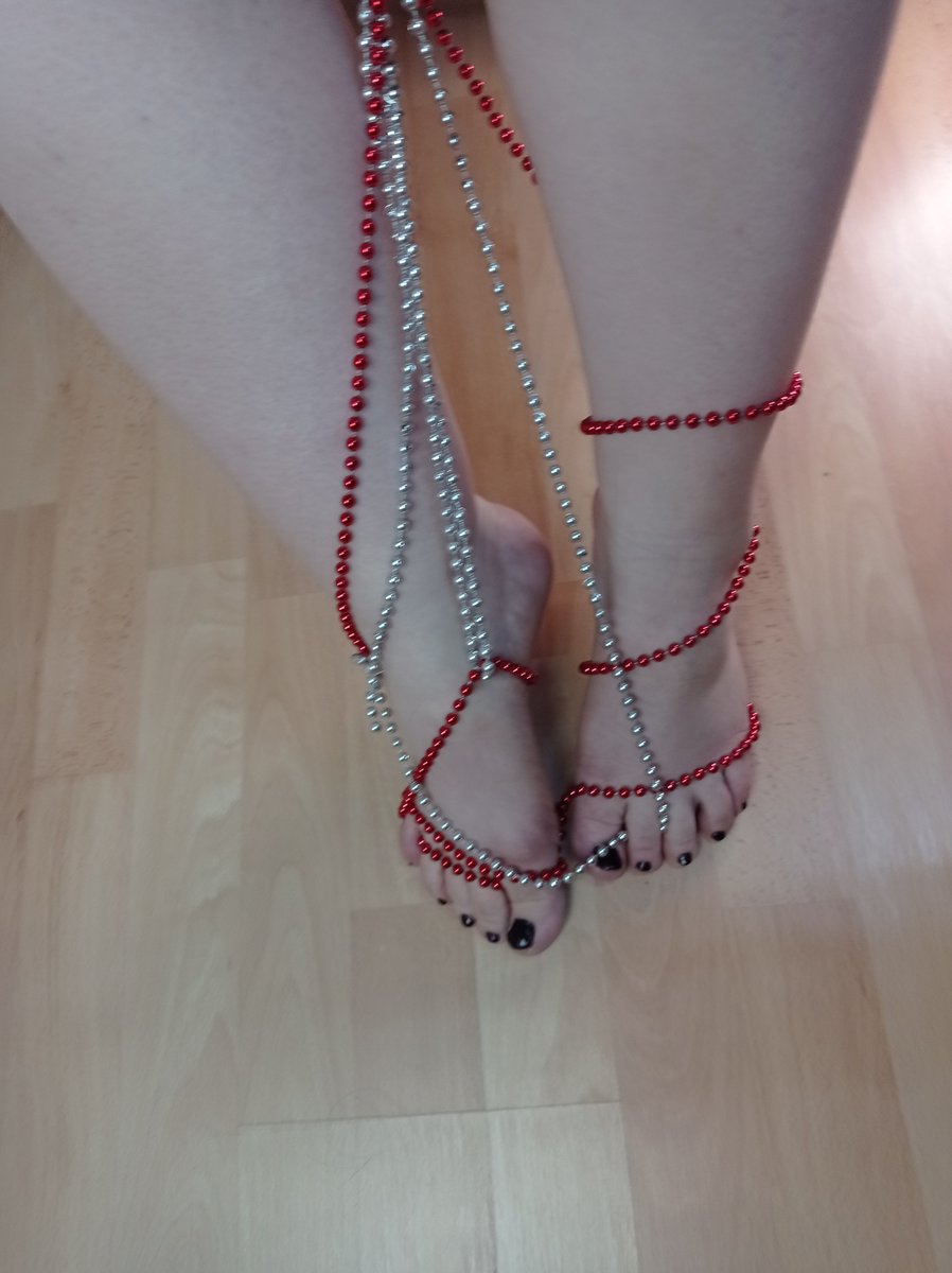 have a "pearly" day.... my feet are so festive...

Subscribe to my onlyfans account to see pics and videos of my amazing feet and soles:  onlyfans.com/bbw2feet

#Feet #feetِ #footfetısh #feetworshi̇p #pearl  #soles #toes