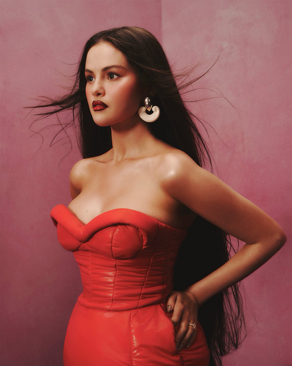 Allure_magazine's tweet photo. Fame tends to be a very efficient editor of friendships. As Selena Gomez’s “group” gets smaller, she remains close, it appears, with Taylor Swift and a tight knit crew that accompanied her on a recent bachelorette celebration. Explore more about Gomez’s pared-down social life in her Allure cover profile: https://t.co/GY1MyAAHVT

Photographer: Adrienne Raquel
Stylist: Anna Trevelyan
Hair: Orlando Pita
Makeup:Hung Vanngo
Manicure: Tom Bachik
Set design: Lizzie Lang
Production: Viewfinders
DP: Jesse Lee
Writer: Dianna Singh
#BestofBeauty #AllureBestofBeauty #SelenaGomez #TaylorSwift
