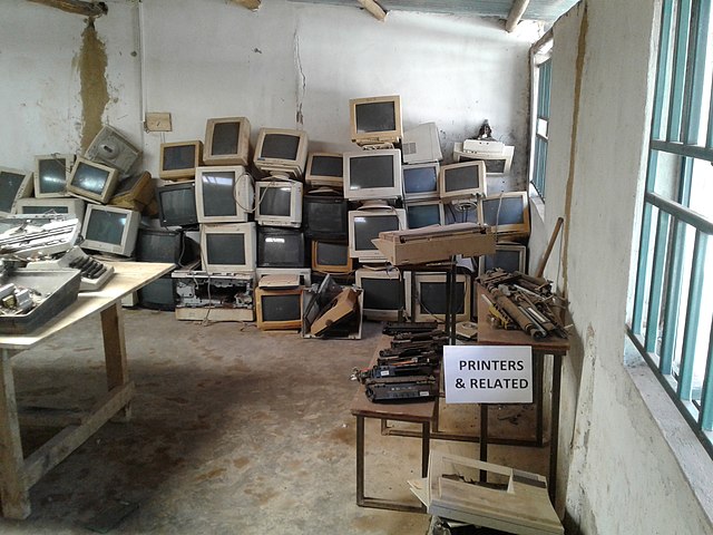 EXAIR's tweet image. DID YOU KNOW: 220 million tons of old computers and other #technological hardware are trashed in the US each year. #tech