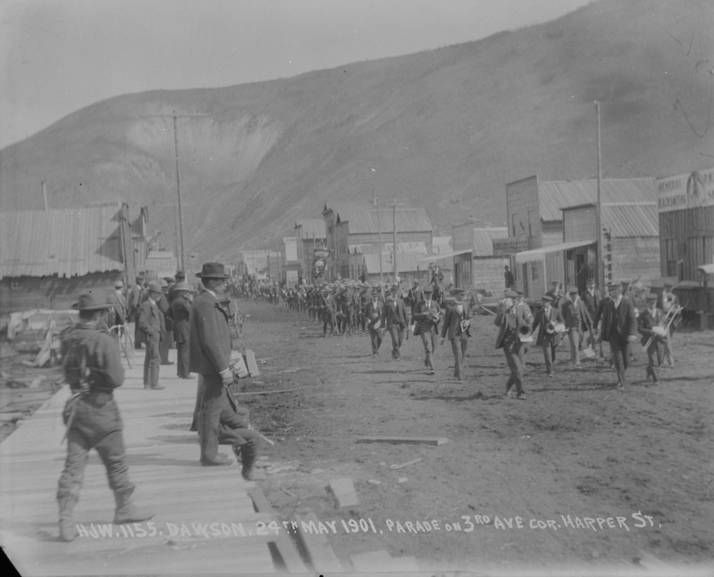 LibraryArchives's tweet image. Our new Flickr album features 90+ street views spanning nearly a century of Canadian history. Explore changing styles in architecture, attire, transportation and more!

View the full album: flickr.com/photos/lac-bac…   

📸 5112727, 3305554, 3299832, 3306494